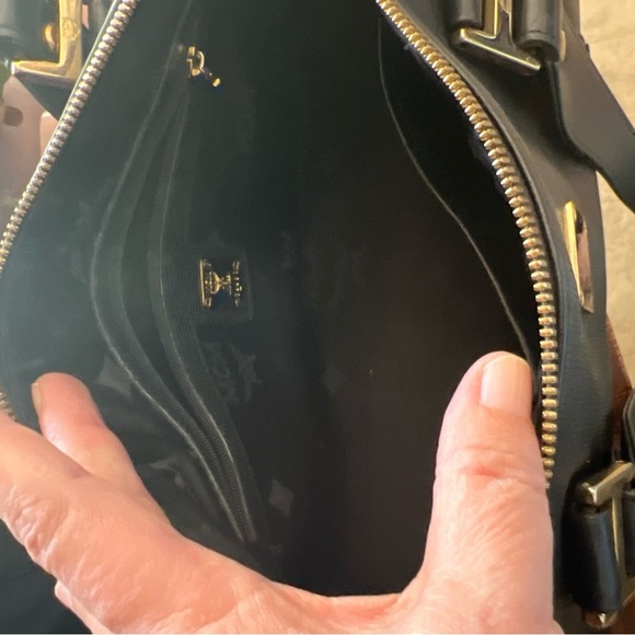 MCM Vintage Black Leather Boston Bag Satchel – Gold Hardware, Rare Style - Picture 5 of 7